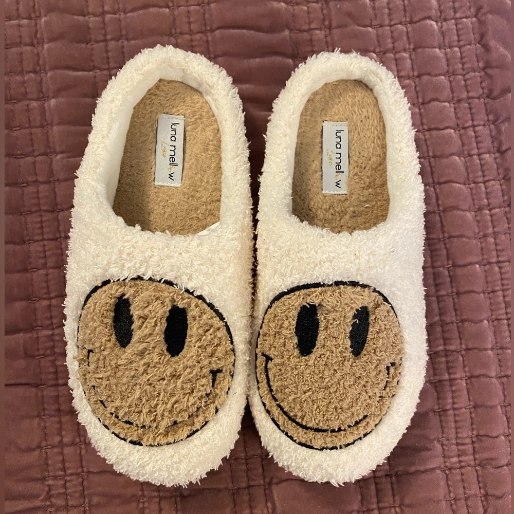 Smiley Face Emoji Slippers 🙂